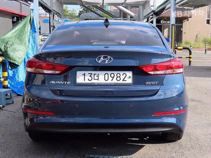 Hyundai Avante AD 1.6 e-VGT Smart Special 4