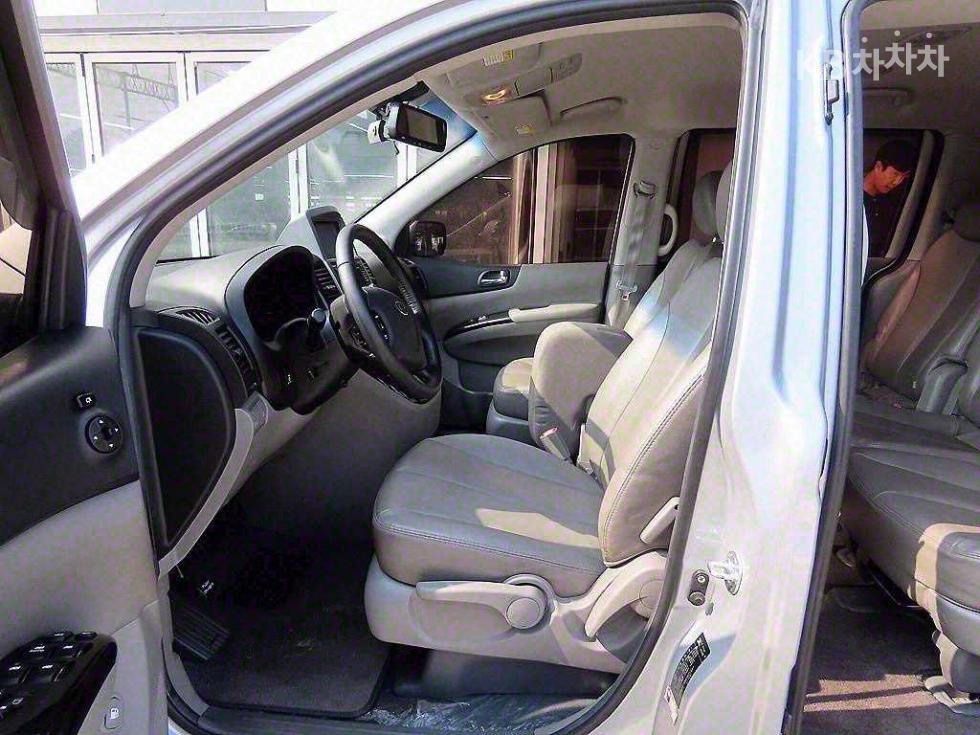 2011 - kia carnival