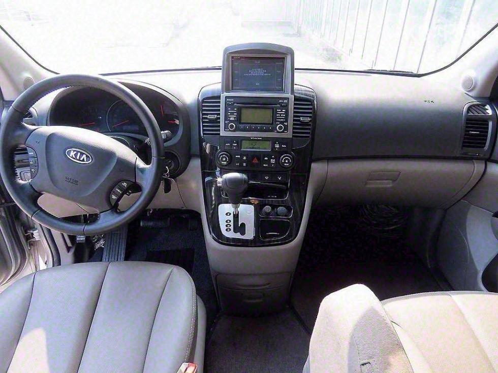 2011 - kia carnival