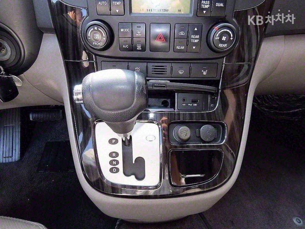 2011 - kia carnival