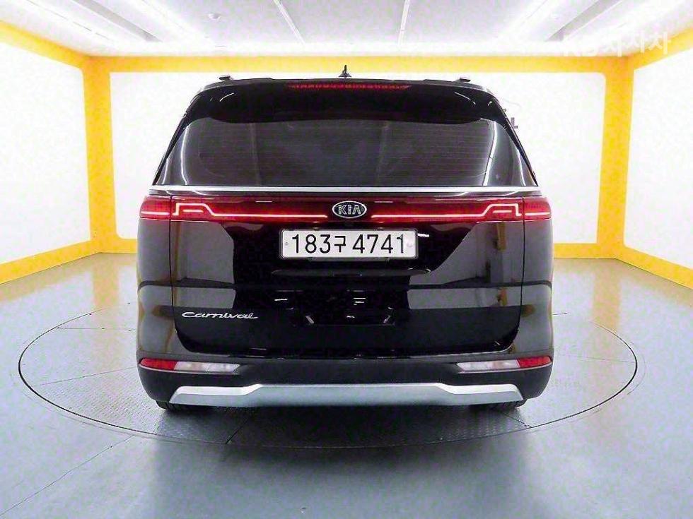 2021 - kia carnival