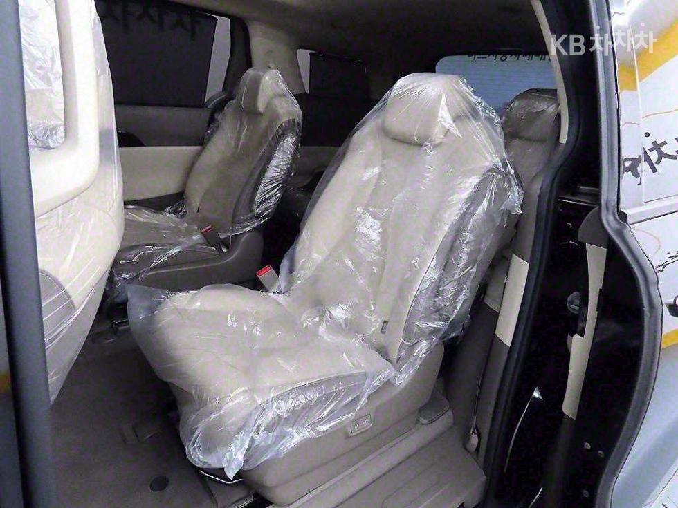 2021 - kia carnival