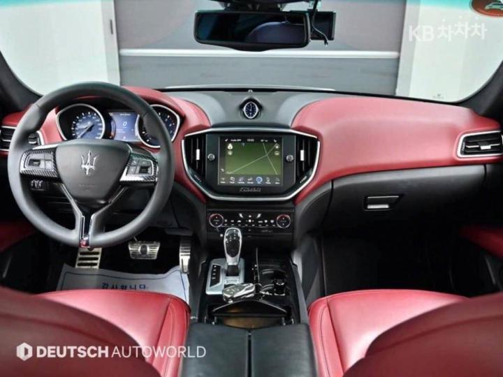 Maserati Ghibli 3.0 V6 8