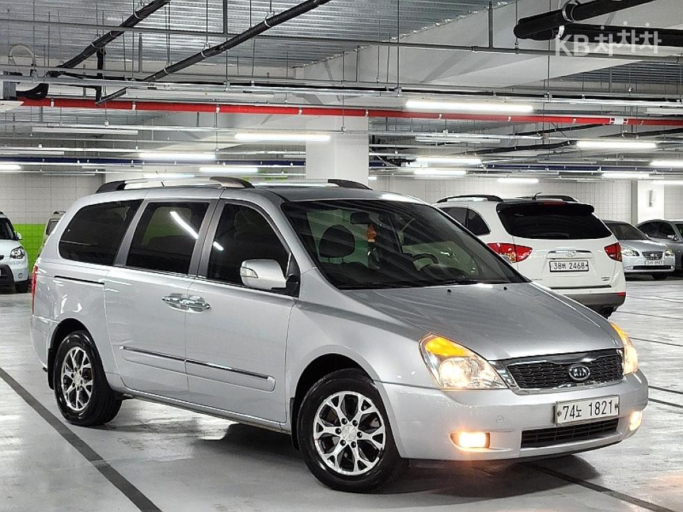 2012 kia carnival