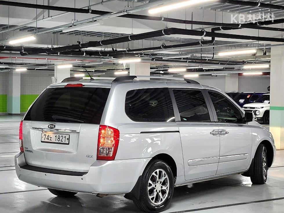 2012 - kia carnival