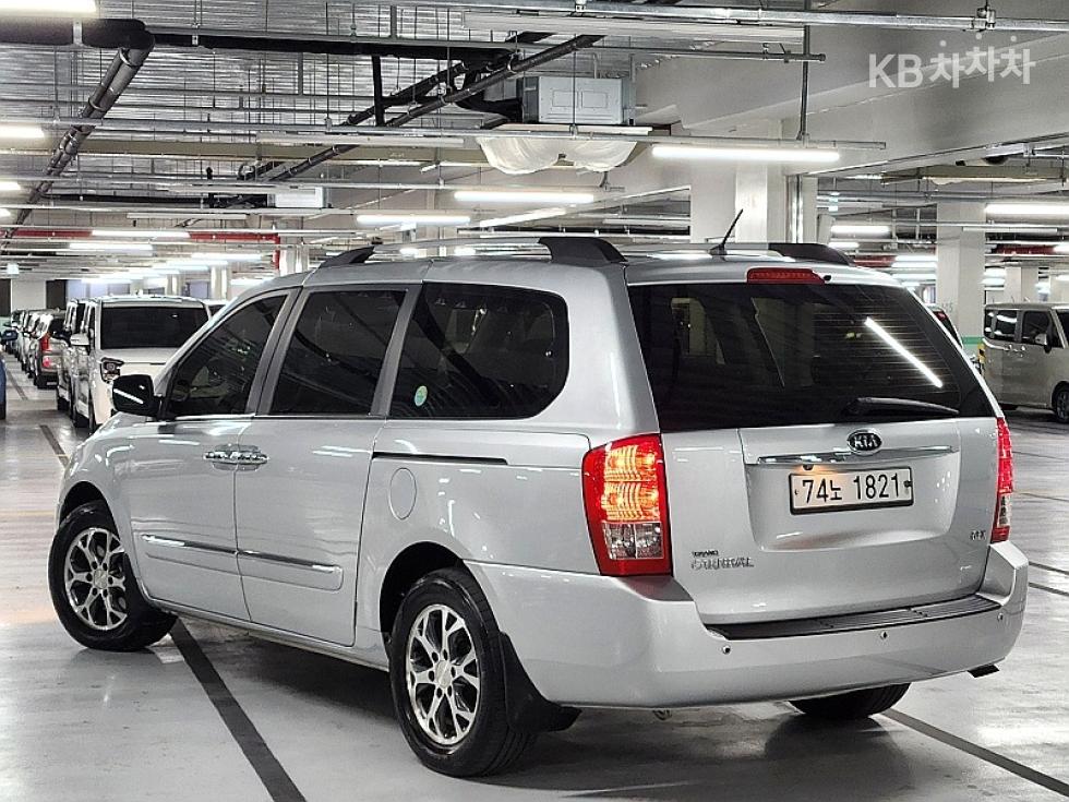 2012 - kia carnival