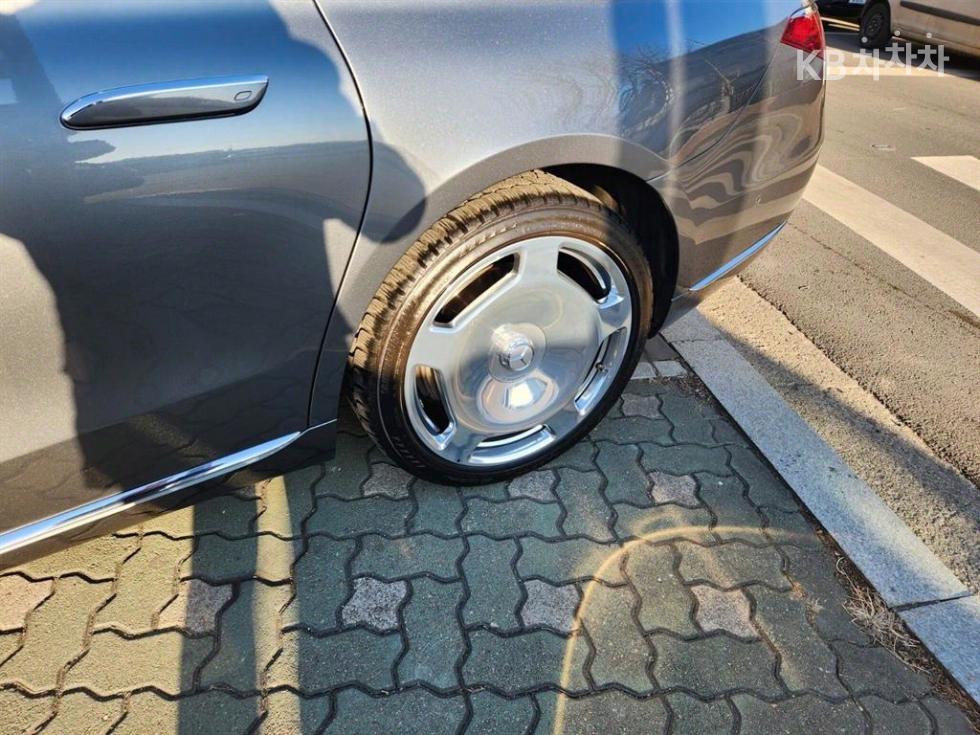 Mercedes-Benz S-klasse — miniaturë 13