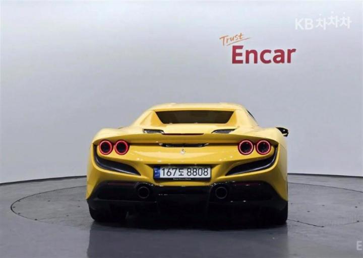 Ferrari F8 Tributo — miniaturë 4