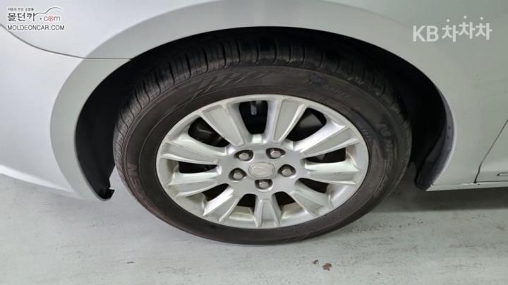 Chevrolet Alpheon CL240 Premium 8