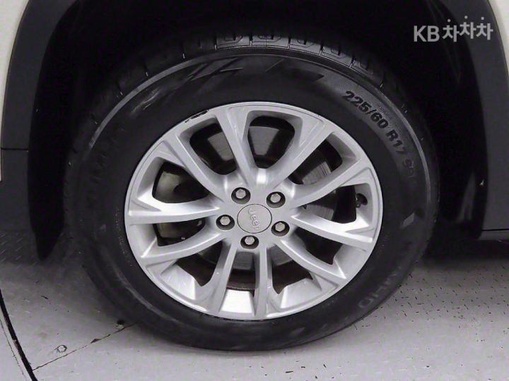 Jeep Cherokee 2.4 Longitude High 6