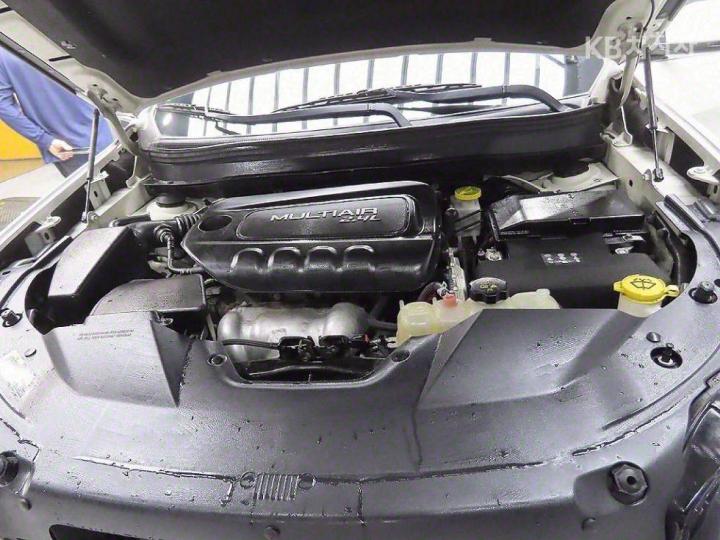 Jeep Cherokee 2.4 Longitude High 9
