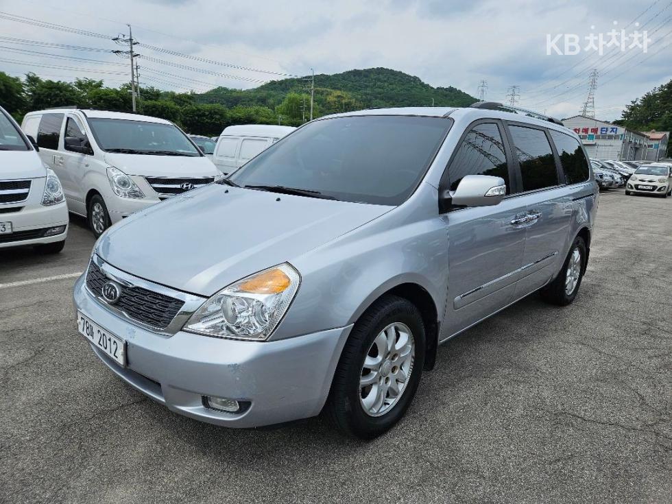 2011 - kia carnival