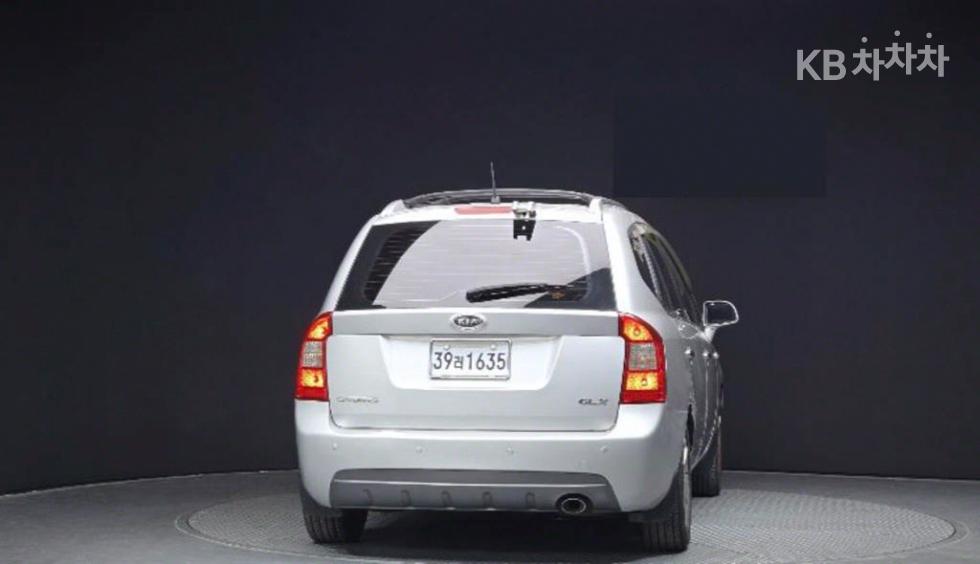 Kia Carens — miniaturë 4