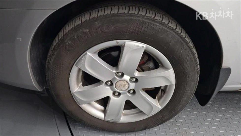 Kia Carens — miniaturë 5