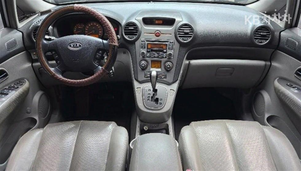 Kia Carens — miniaturë 7