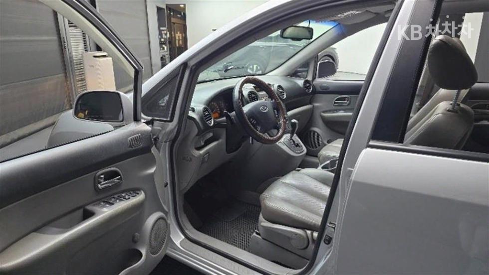 Kia Carens — miniaturë 10