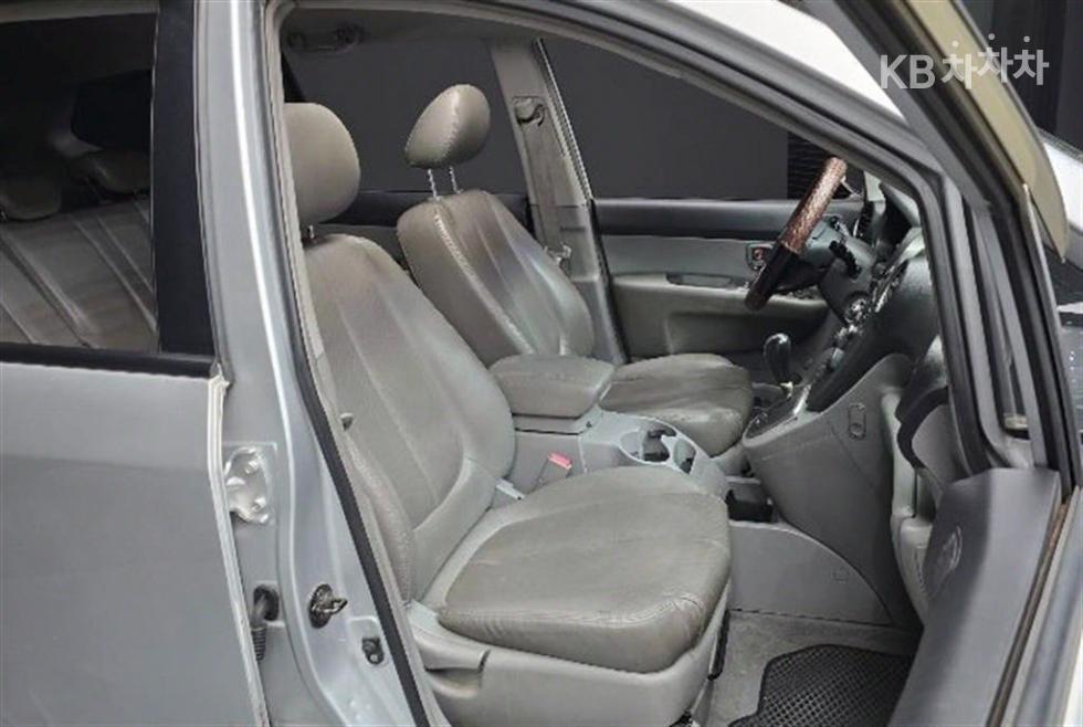 Kia Carens — miniaturë 12