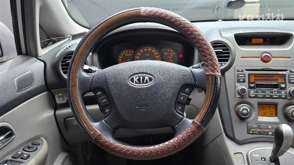 Kia Carens — miniaturë 13