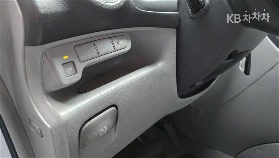 Kia Carens — miniaturë 15