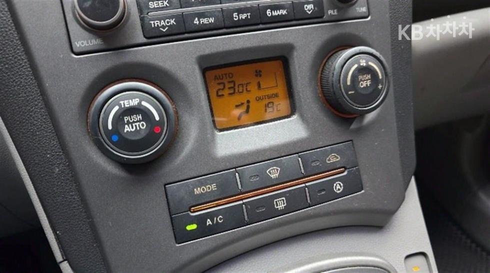 Kia Carens — miniaturë 18