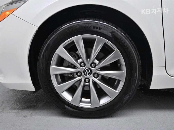 Toyota Camry New 2.5 XLE 6