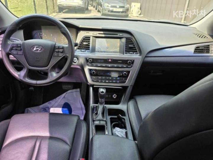 Hyundai Sonata LF Hybrid 2.0 HEV Modern 8