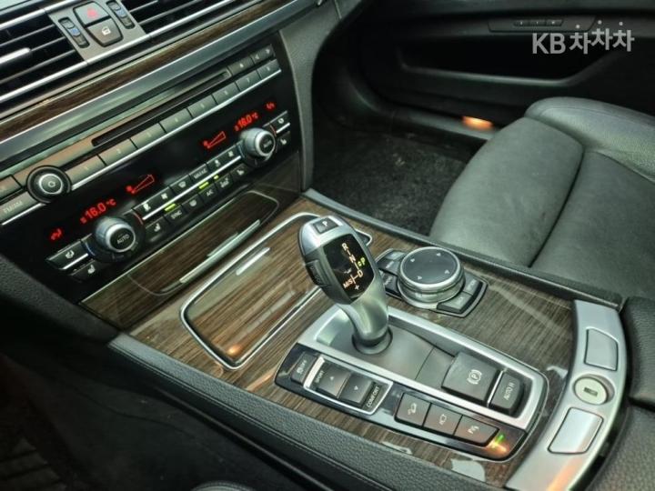 BMW 7 Series New 740d xDrive F01 9