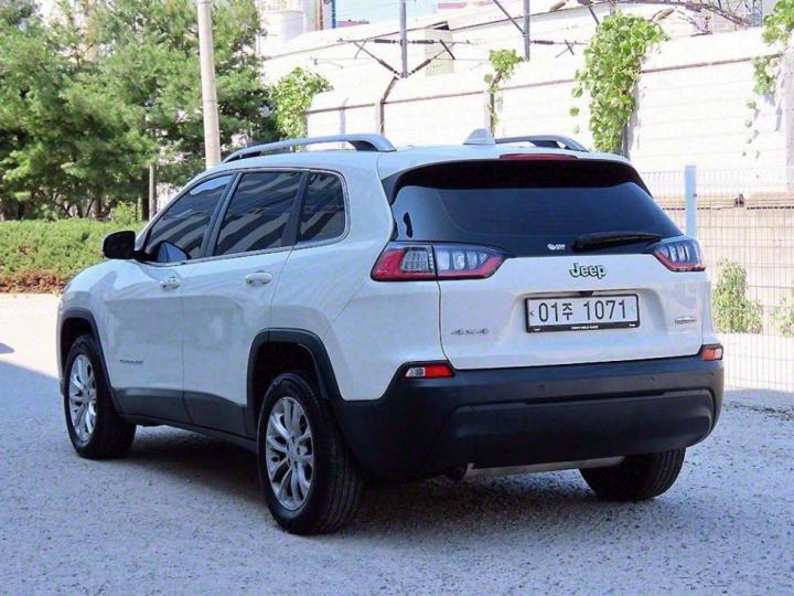 Jeep Cherokee 2.4 Longitude High 4
