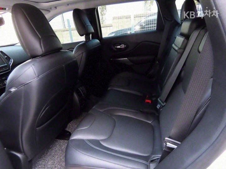 Jeep Cherokee 2.4 Longitude High 7