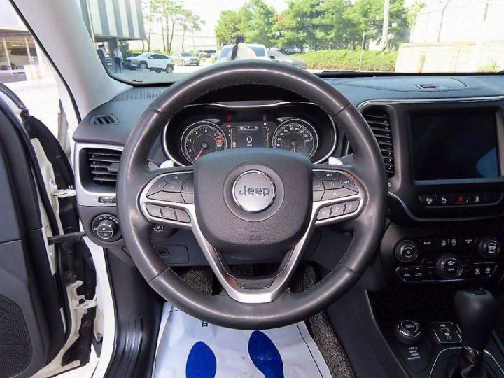 Jeep Cherokee 2.4 Longitude High 9