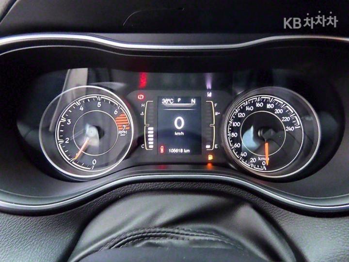 Jeep Cherokee 2.4 Longitude High 10