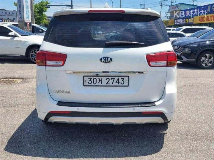 Kia Carnival 2.2 Diesel Luxury 4