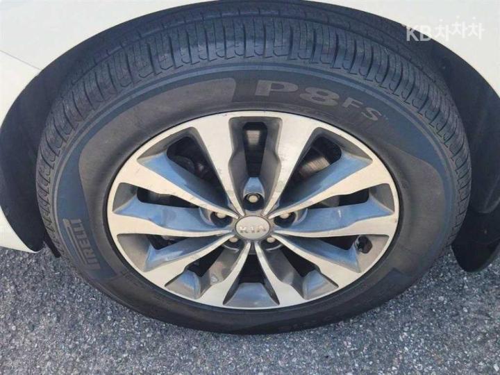 Kia Carnival 2.2 Diesel Luxury 6