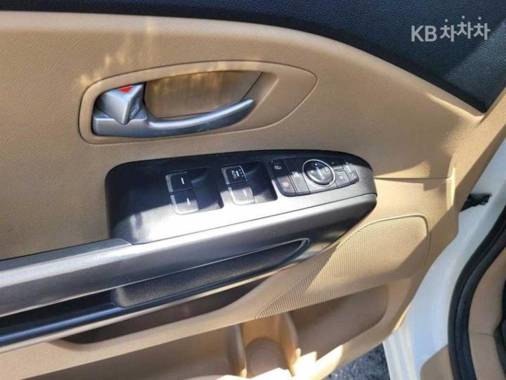 Kia Carnival 2.2 Diesel Luxury 10