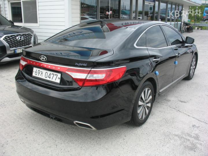 Hyundai Grandeur Hybrid Premium Collection 5