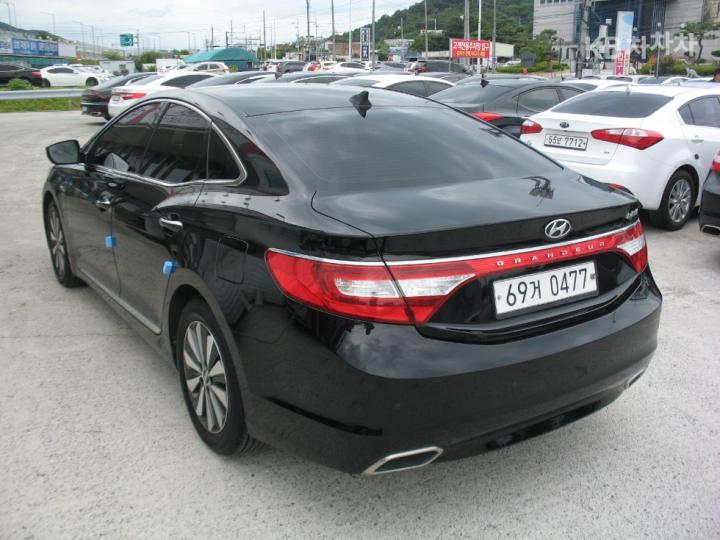 Hyundai Grandeur Hybrid Premium Collection 6