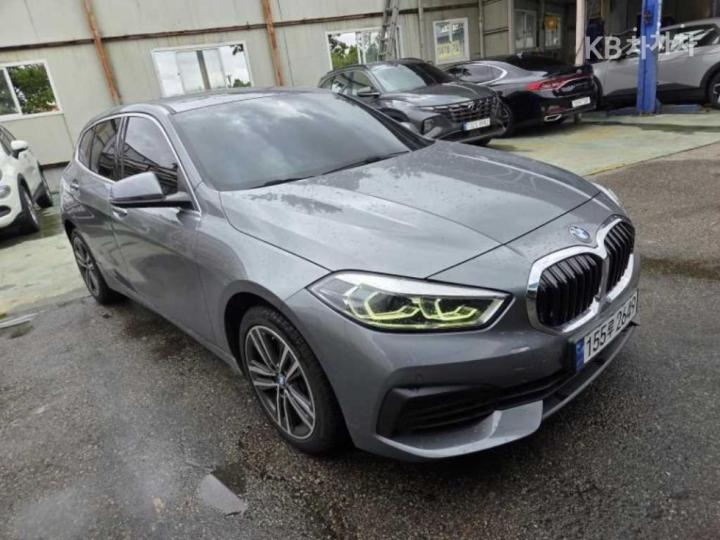 BMW 1 Series F40 120i M Sport 4