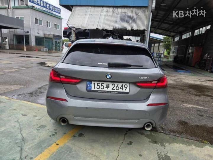 BMW 1 Series F40 120i M Sport 6