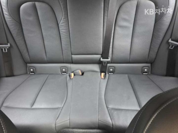 BMW 1 Series F40 120i M Sport 10