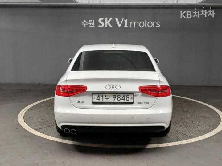 Audi A4 NEW 30 TDI B8 3