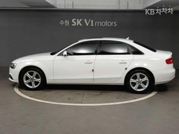 Audi A4 NEW 30 TDI B8 5