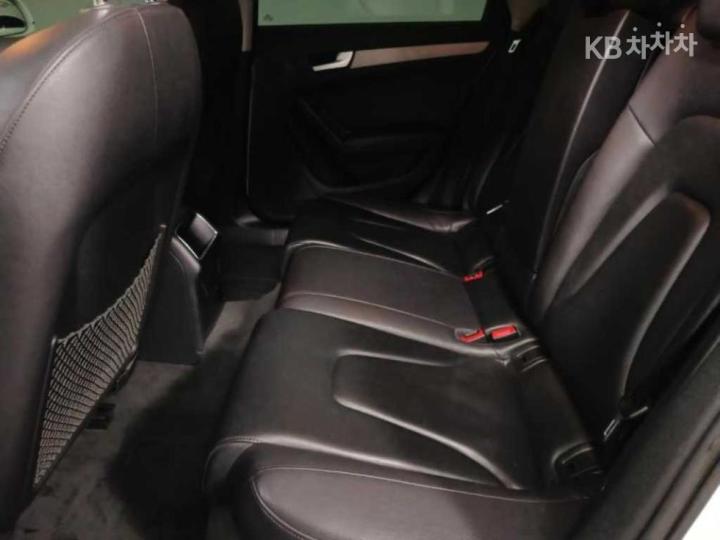 Audi A4 NEW 30 TDI B8 9