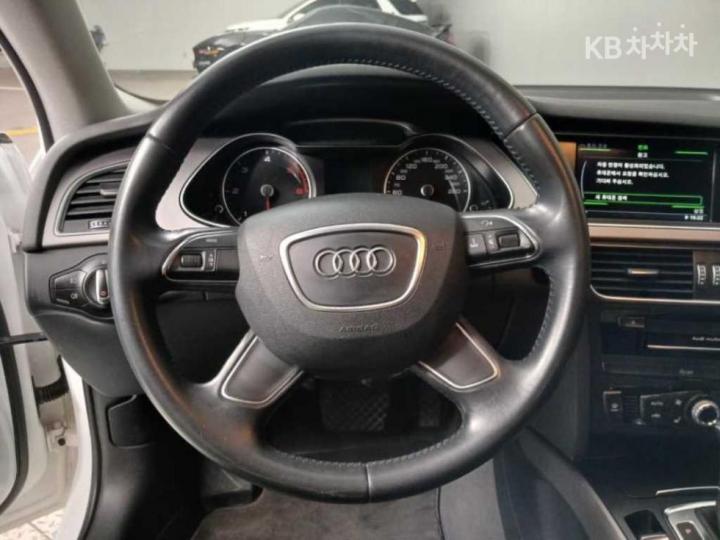Audi A4 NEW 30 TDI B8 10