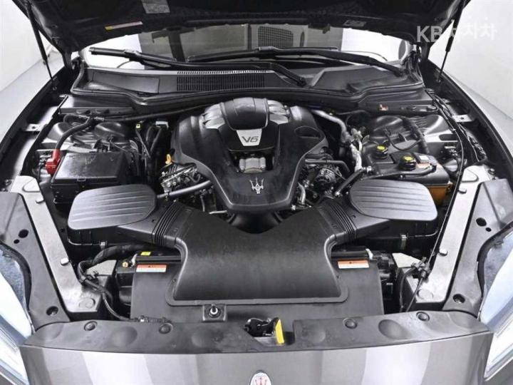 Maserati Quattroporte 3.0 V6 GranLusso 7