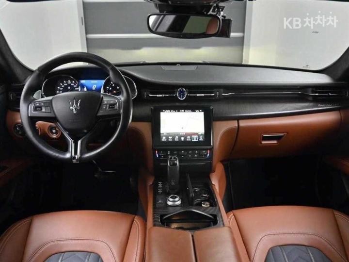 Maserati Quattroporte 3.0 V6 GranLusso 8