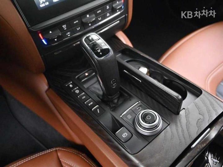 Maserati Quattroporte 3.0 V6 GranLusso 10