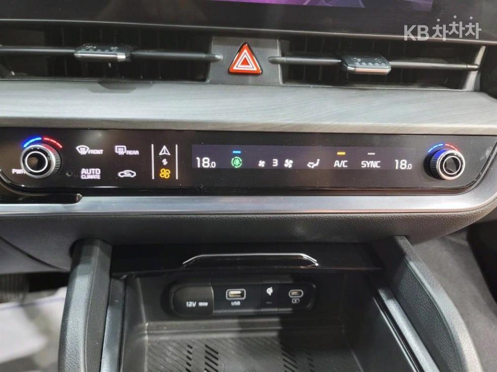 2022 - kia sportage