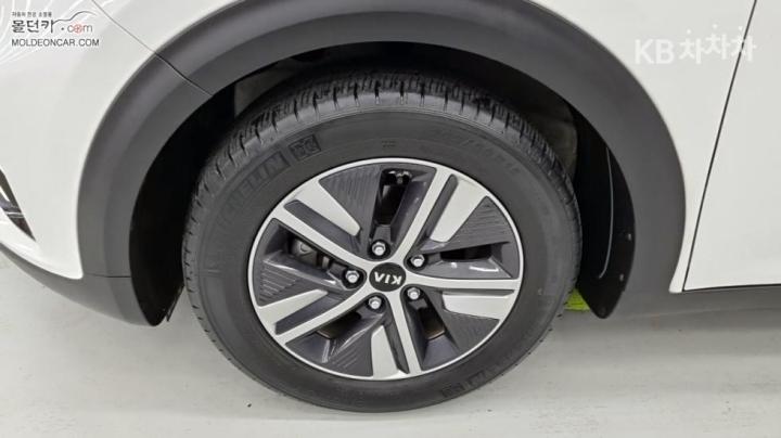 Kia Niro 1.6 HEV Prestige 7