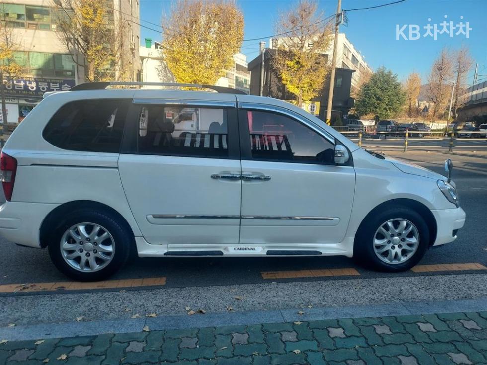 2012 - kia carnival