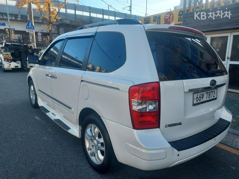 2012 - kia carnival